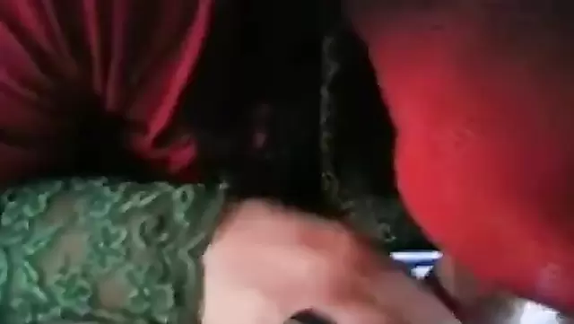 Azer, ateşli komşusuyla video çekti.