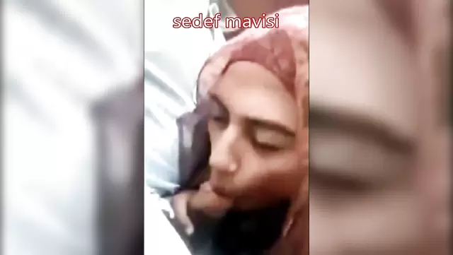 Eşarplı harika bir kızdan harika bir oral şov.