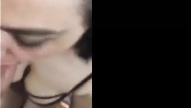 Jartiyerli genç Azeri hatundan yumuşak bir oral zevk